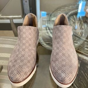 NWOT Dr Scholl’s  zip ankle boot tan size 9 1/2